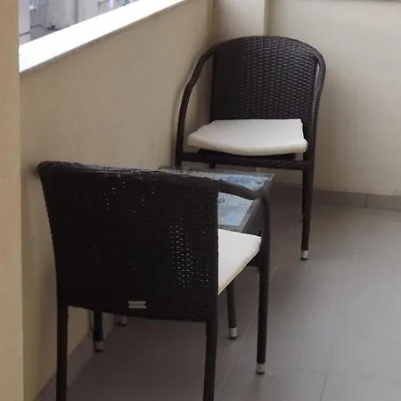 5 Double Bed & Bidet Sleeps 2 Guests Apartment