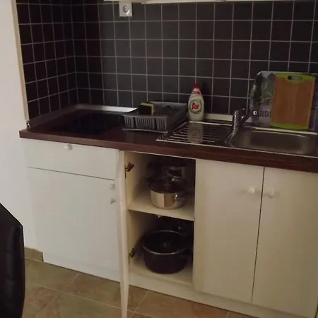 5 Double Bed & Bidet Sleeps 2 Guests Apartment *