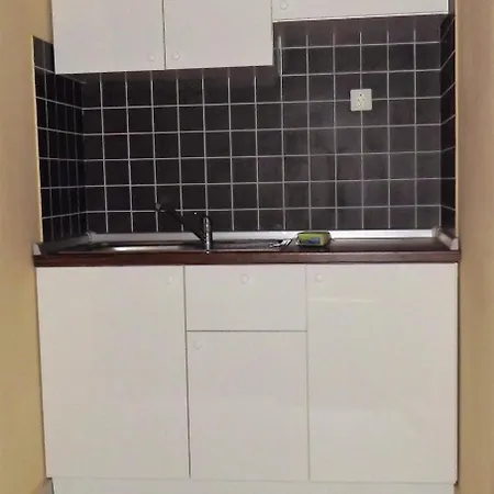 5 Double Bed & Bidet Sleeps 2 Guests 公寓