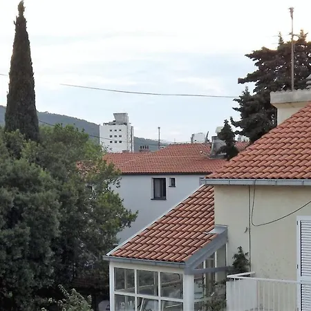 5 Double Bed & Bidet Sleeps 2 Guests Apartment